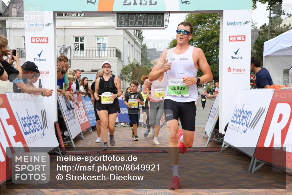 31.08.2025 - 21. Blankeneser Heldenlauf Strokosch-Dieckow http://msf.ph/oto/8649921 31.08.2025 10:40:51 Ziel 2026, 2025, 2211, 2326, 2233, 2300, 2172, 2672, 2673, 3432 meine-sportfotos.de