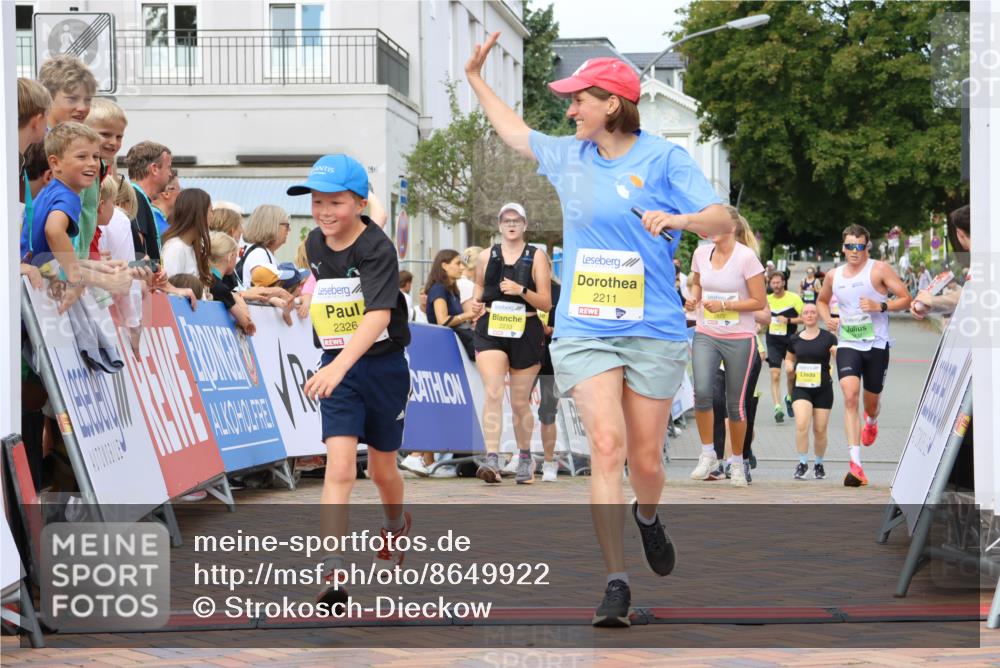 31.08.2025 - 21. Blankeneser Heldenlauf Strokosch-Dieckow http://msf.ph/oto/8649922 31.08.2025 10:40:48 Ziel 2211, 2326, 2233, 2300, 2172, 2672, 2673, 3432 meine-sportfotos.de
