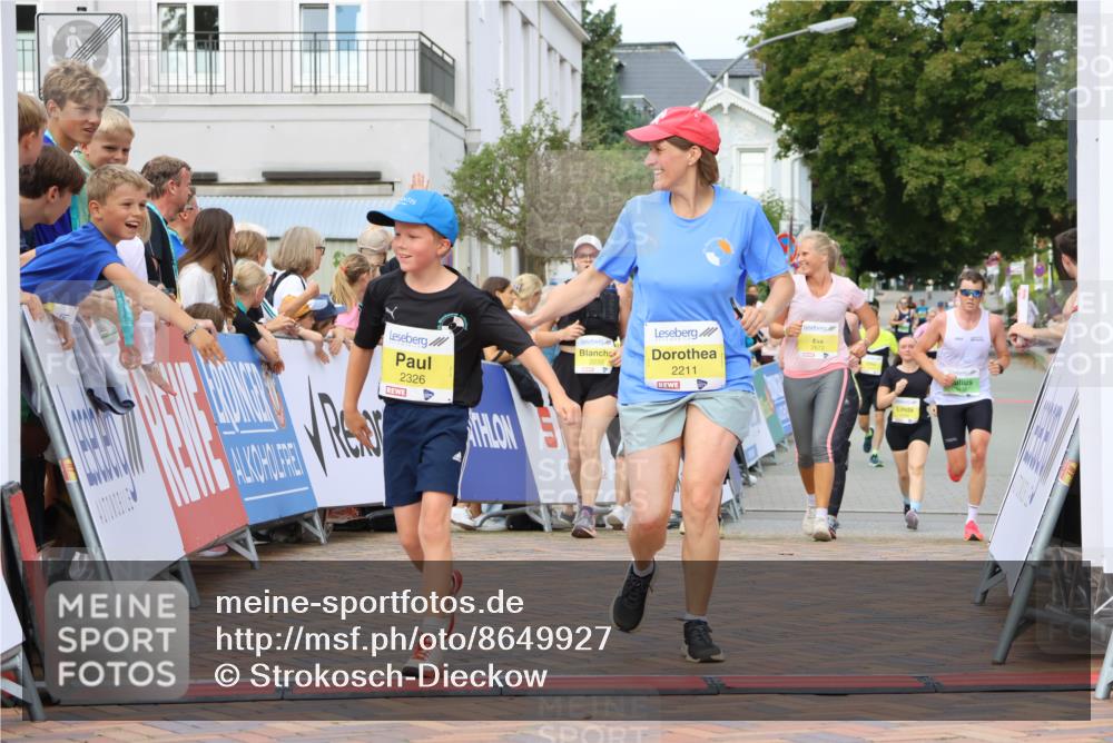31.08.2025 - 21. Blankeneser Heldenlauf Strokosch-Dieckow http://msf.ph/oto/8649927 31.08.2025 10:40:47 Ziel 2149, 2211, 2326, 2233, 2672, 3432 meine-sportfotos.de