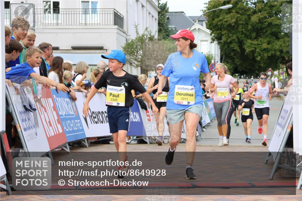 31.08.2025 - 21. Blankeneser Heldenlauf Strokosch-Dieckow http://msf.ph/oto/8649928 31.08.2025 10:40:47 Ziel 2149, 2211, 2326, 2233, 2672, 3432 meine-sportfotos.de
