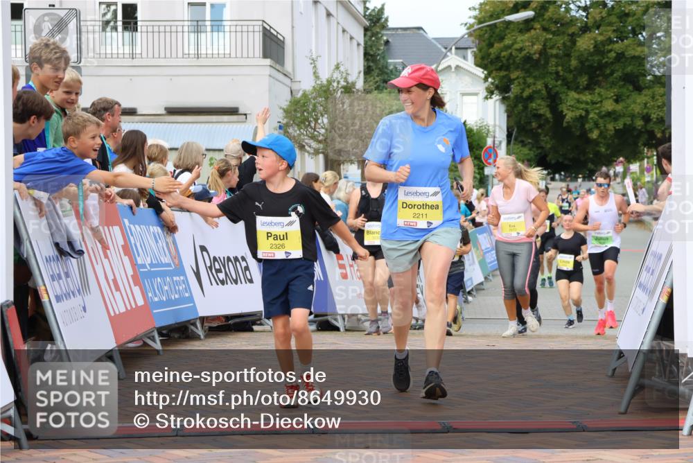 31.08.2025 - 21. Blankeneser Heldenlauf Strokosch-Dieckow http://msf.ph/oto/8649930 31.08.2025 10:40:47 Ziel 2149, 2211, 2326, 2233, 2672, 3432 meine-sportfotos.de