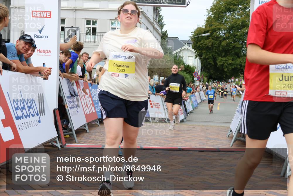 31.08.2025 - 21. Blankeneser Heldenlauf Strokosch-Dieckow http://msf.ph/oto/8649948 31.08.2025 10:40:26 Ziel 2660, 2633, 2632, 2482, 2598, 2596 meine-sportfotos.de