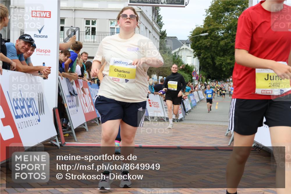31.08.2025 - 21. Blankeneser Heldenlauf Strokosch-Dieckow http://msf.ph/oto/8649949 31.08.2025 10:40:26 Ziel 2660, 2633, 2632, 2482, 2598, 2596 meine-sportfotos.de