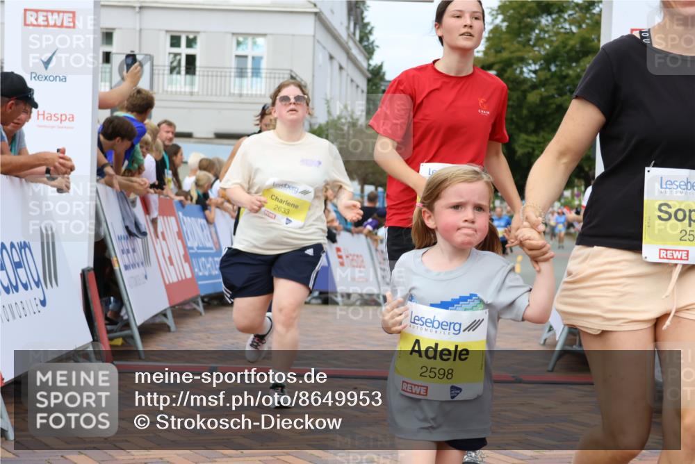 31.08.2025 - 21. Blankeneser Heldenlauf Strokosch-Dieckow http://msf.ph/oto/8649953 31.08.2025 10:40:25 Ziel 2660, 2633, 2632, 2482, 2598, 2596 meine-sportfotos.de