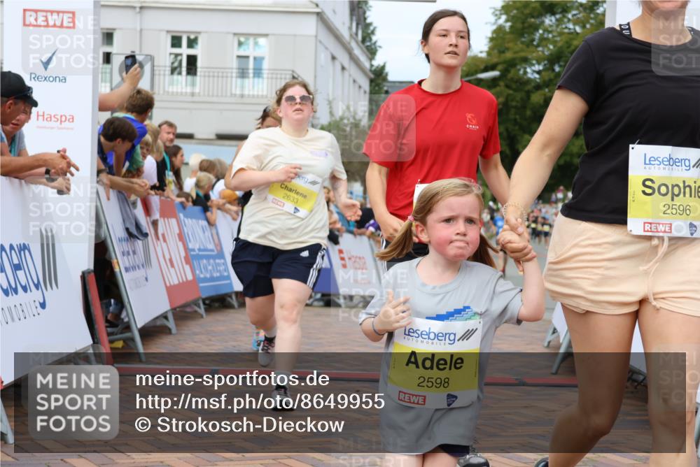 31.08.2025 - 21. Blankeneser Heldenlauf Strokosch-Dieckow http://msf.ph/oto/8649955 31.08.2025 10:40:25 Ziel 2660, 2633, 2632, 2482, 2598, 2596 meine-sportfotos.de