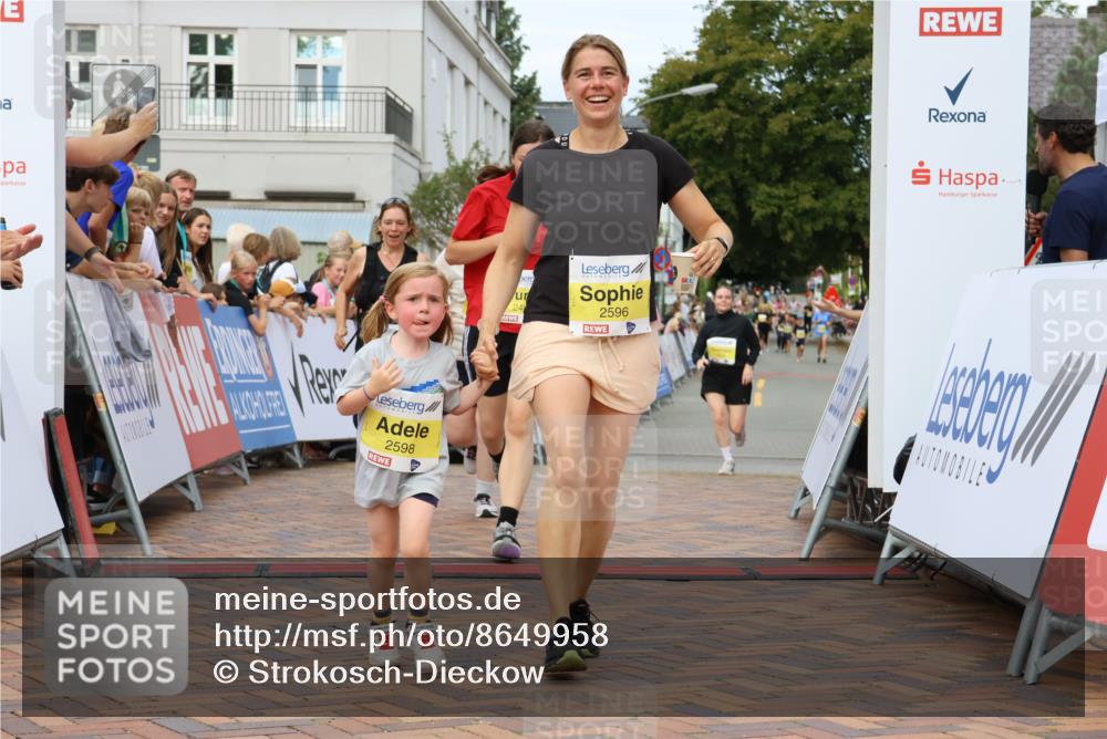 31.08.2025 - 21. Blankeneser Heldenlauf Strokosch-Dieckow http://msf.ph/oto/8649958 31.08.2025 10:40:24 Ziel 2660, 2633, 2632, 2482, 2598, 2596 meine-sportfotos.de