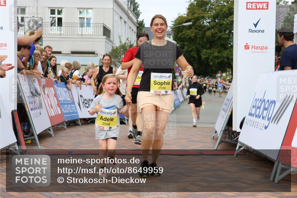 31.08.2025 - 21. Blankeneser Heldenlauf Strokosch-Dieckow http://msf.ph/oto/8649959 31.08.2025 10:40:24 Ziel 2660, 2633, 2632, 2482, 2598, 2596 meine-sportfotos.de