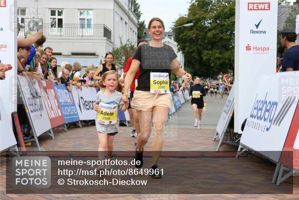 31.08.2025 - 21. Blankeneser Heldenlauf Strokosch-Dieckow http://msf.ph/oto/8649961 31.08.2025 10:40:24 Ziel 2660, 2633, 2632, 2482, 2598, 2596 meine-sportfotos.de