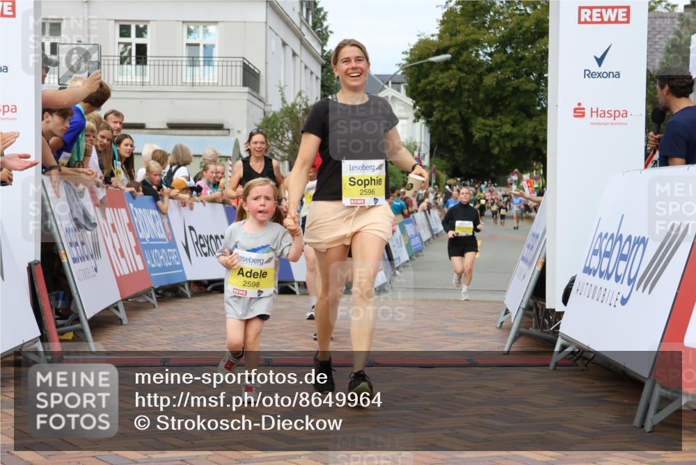 31.08.2025 - 21. Blankeneser Heldenlauf Strokosch-Dieckow http://msf.ph/oto/8649964 31.08.2025 10:40:24 Ziel 2660, 2633, 2632, 2482, 2598, 2596 meine-sportfotos.de