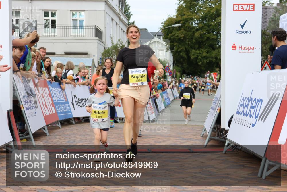 31.08.2025 - 21. Blankeneser Heldenlauf Strokosch-Dieckow http://msf.ph/oto/8649969 31.08.2025 10:40:23 Ziel 2064, 2066, 2660, 2633, 2632, 2482, 2598, 2596 meine-sportfotos.de