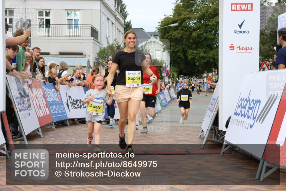 31.08.2025 - 21. Blankeneser Heldenlauf Strokosch-Dieckow http://msf.ph/oto/8649975 31.08.2025 10:40:23 Ziel 2064, 2066, 2660, 2633, 2632, 2482, 2598, 2596 meine-sportfotos.de