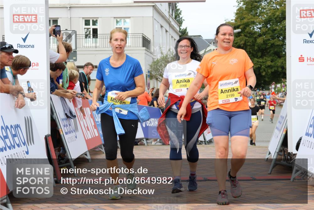 31.08.2025 - 21. Blankeneser Heldenlauf Strokosch-Dieckow http://msf.ph/oto/8649982 31.08.2025 10:40:16 Ziel 2064, 2066, 2199, 2062 meine-sportfotos.de