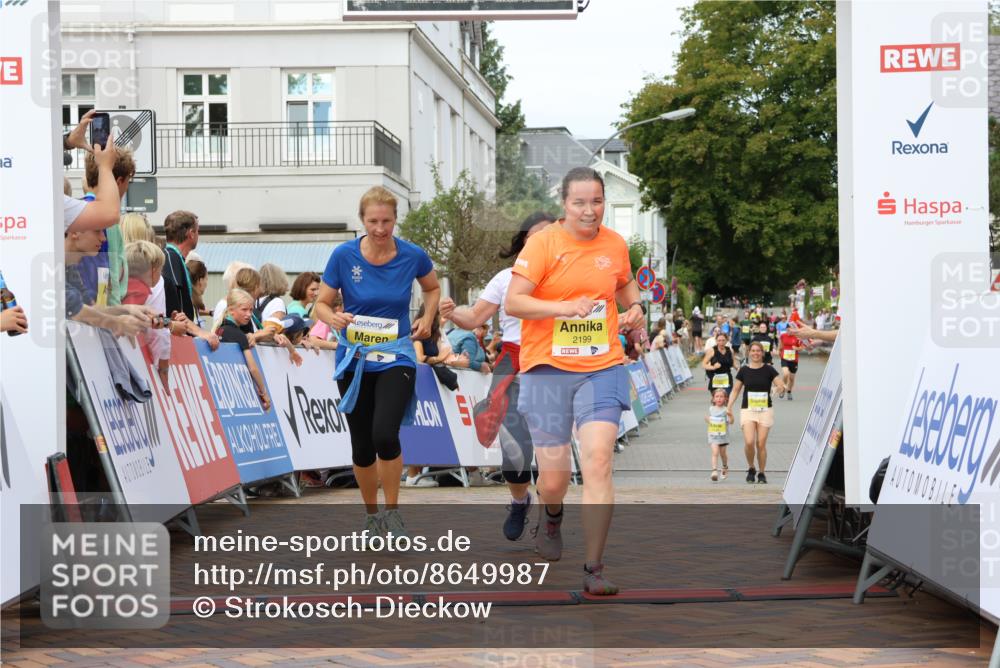 31.08.2025 - 21. Blankeneser Heldenlauf Strokosch-Dieckow http://msf.ph/oto/8649987 31.08.2025 10:40:14 Ziel 2064, 2066, 2199, 2062 meine-sportfotos.de