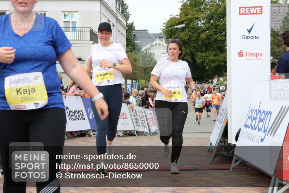 31.08.2025 - 21. Blankeneser Heldenlauf Strokosch-Dieckow http://msf.ph/oto/8650000 31.08.2025 10:40:02 Ziel 2574, 2575, 2002 meine-sportfotos.de