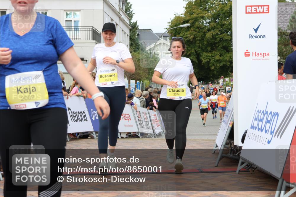 31.08.2025 - 21. Blankeneser Heldenlauf Strokosch-Dieckow http://msf.ph/oto/8650001 31.08.2025 10:40:02 Ziel 2574, 2575, 2002 meine-sportfotos.de