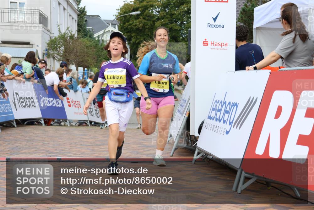 31.08.2025 - 21. Blankeneser Heldenlauf Strokosch-Dieckow http://msf.ph/oto/8650002 31.08.2025 10:31:17 Ziel 2437, 2324, 2551, 2121, 2307, 2649, 2647, 2399, 2103 meine-sportfotos.de
