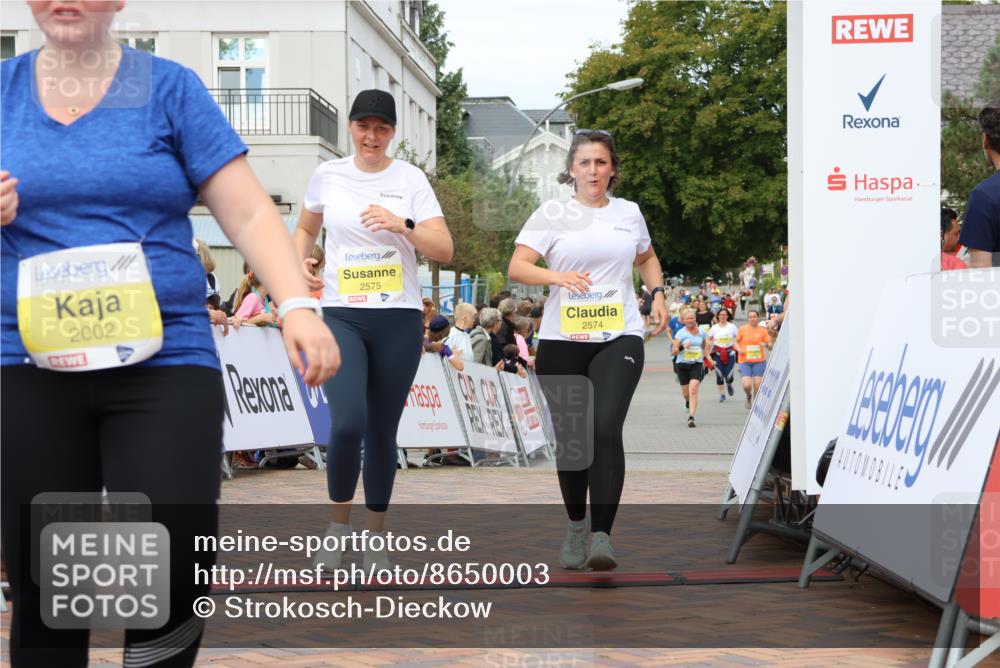 31.08.2025 - 21. Blankeneser Heldenlauf Strokosch-Dieckow http://msf.ph/oto/8650003 31.08.2025 10:40:02 Ziel 2574, 2575, 2002 meine-sportfotos.de