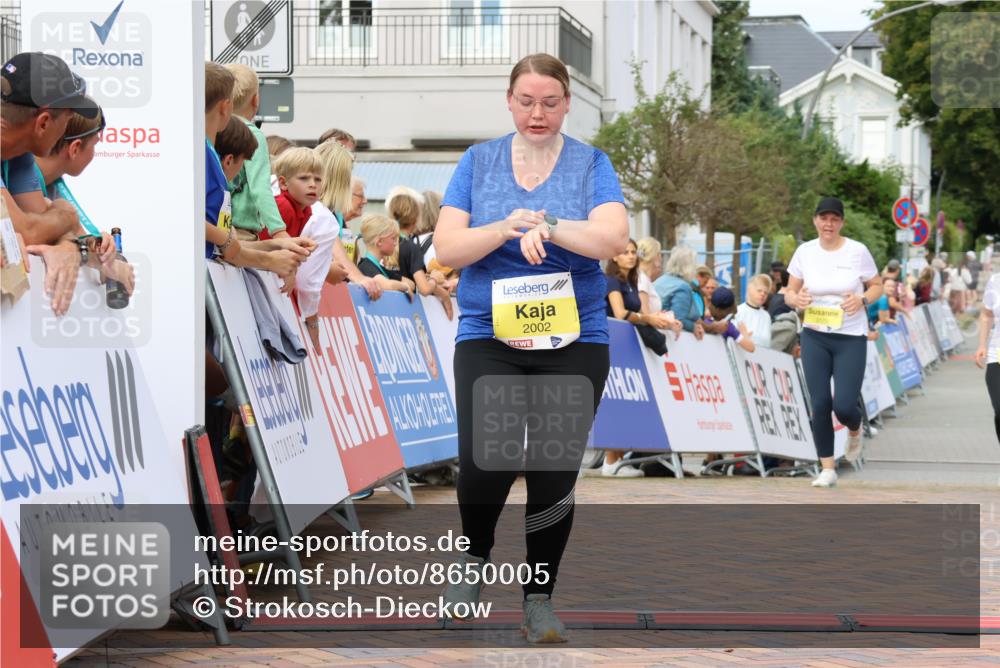 31.08.2025 - 21. Blankeneser Heldenlauf Strokosch-Dieckow http://msf.ph/oto/8650005 31.08.2025 10:39:59 Ziel 2573, 2574, 2575, 2002 meine-sportfotos.de