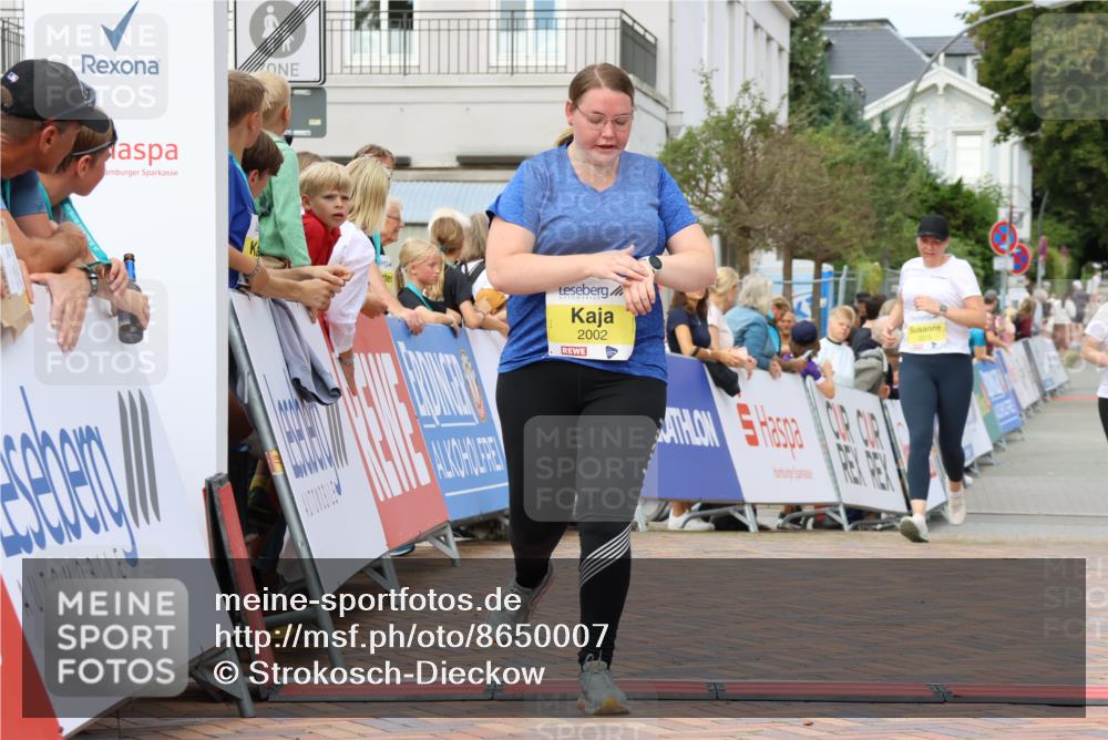 31.08.2025 - 21. Blankeneser Heldenlauf Strokosch-Dieckow http://msf.ph/oto/8650007 31.08.2025 10:39:59 Ziel 2573, 2574, 2575, 2002 meine-sportfotos.de