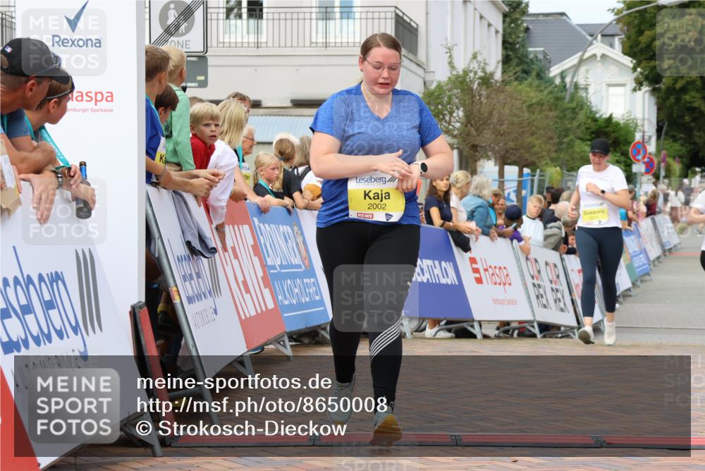 31.08.2025 - 21. Blankeneser Heldenlauf Strokosch-Dieckow http://msf.ph/oto/8650008 31.08.2025 10:39:58 Ziel 2573, 2574, 2575, 2002 meine-sportfotos.de