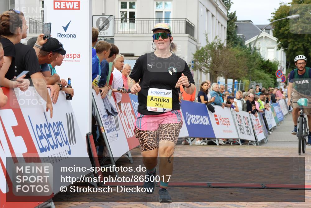 31.08.2025 - 21. Blankeneser Heldenlauf Strokosch-Dieckow http://msf.ph/oto/8650017 31.08.2025 10:39:39 Ziel 2569, 2613, 2368, 3544 meine-sportfotos.de