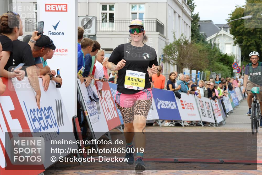 31.08.2025 - 21. Blankeneser Heldenlauf Strokosch-Dieckow http://msf.ph/oto/8650019 31.08.2025 10:39:39 Ziel 2569, 2613, 2368, 3544 meine-sportfotos.de