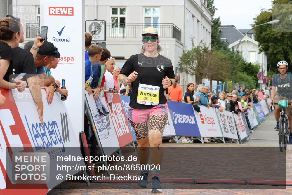 31.08.2025 - 21. Blankeneser Heldenlauf Strokosch-Dieckow http://msf.ph/oto/8650020 31.08.2025 10:39:39 Ziel 2569, 2613, 2368, 3544 meine-sportfotos.de