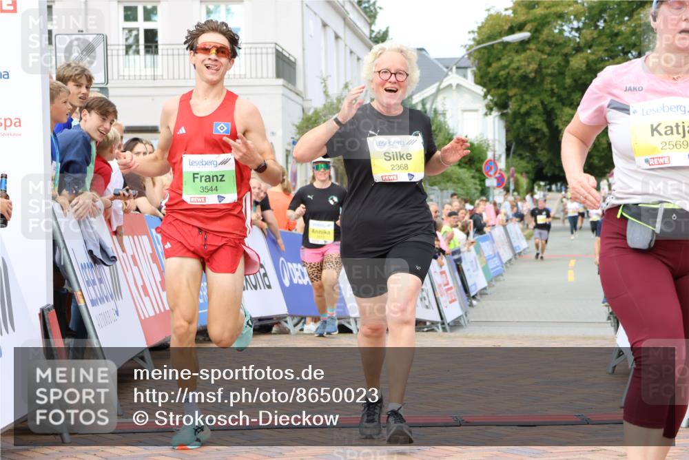 31.08.2025 - 21. Blankeneser Heldenlauf Strokosch-Dieckow http://msf.ph/oto/8650023 31.08.2025 10:39:36 Ziel 2569, 2613, 2460, 2368, 3544 meine-sportfotos.de