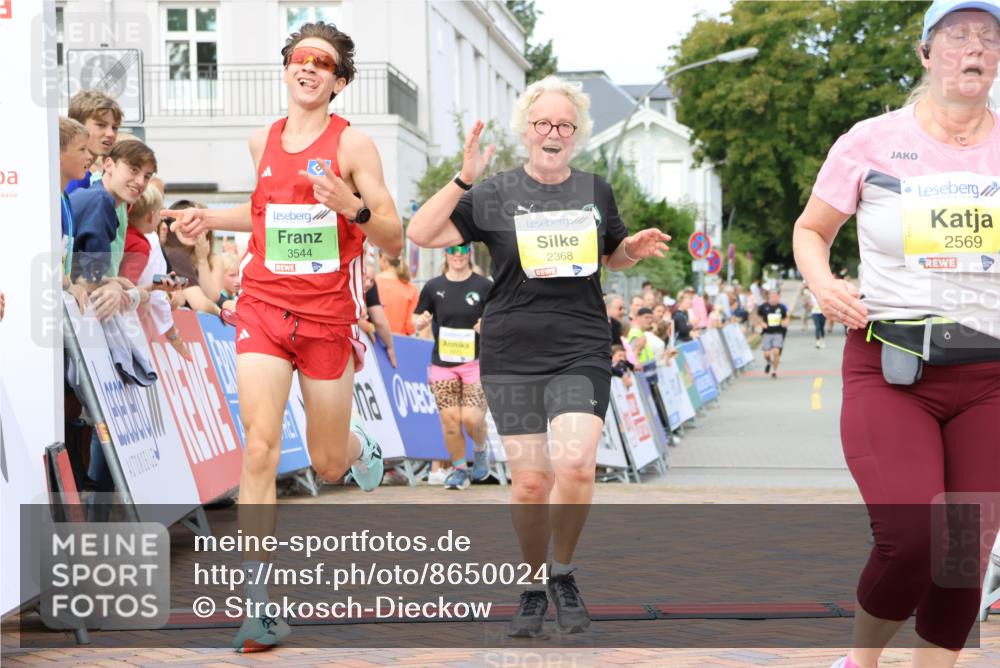 31.08.2025 - 21. Blankeneser Heldenlauf Strokosch-Dieckow http://msf.ph/oto/8650024 31.08.2025 10:39:36 Ziel 2569, 2613, 2460, 2368, 3544 meine-sportfotos.de