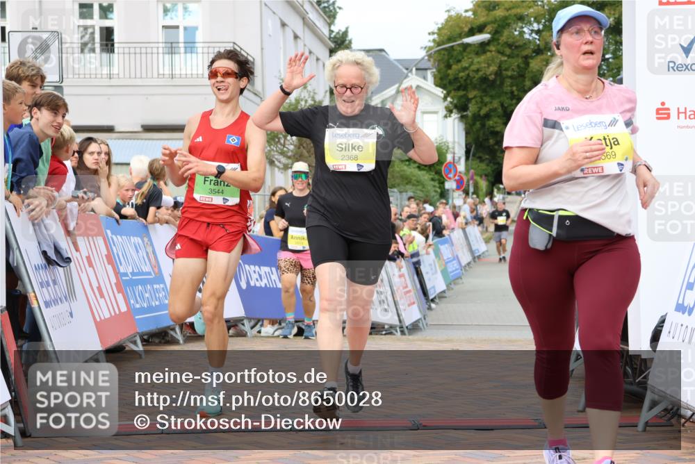 31.08.2025 - 21. Blankeneser Heldenlauf Strokosch-Dieckow http://msf.ph/oto/8650028 31.08.2025 10:39:35 Ziel 2569, 2613, 2460, 2368, 3544 meine-sportfotos.de