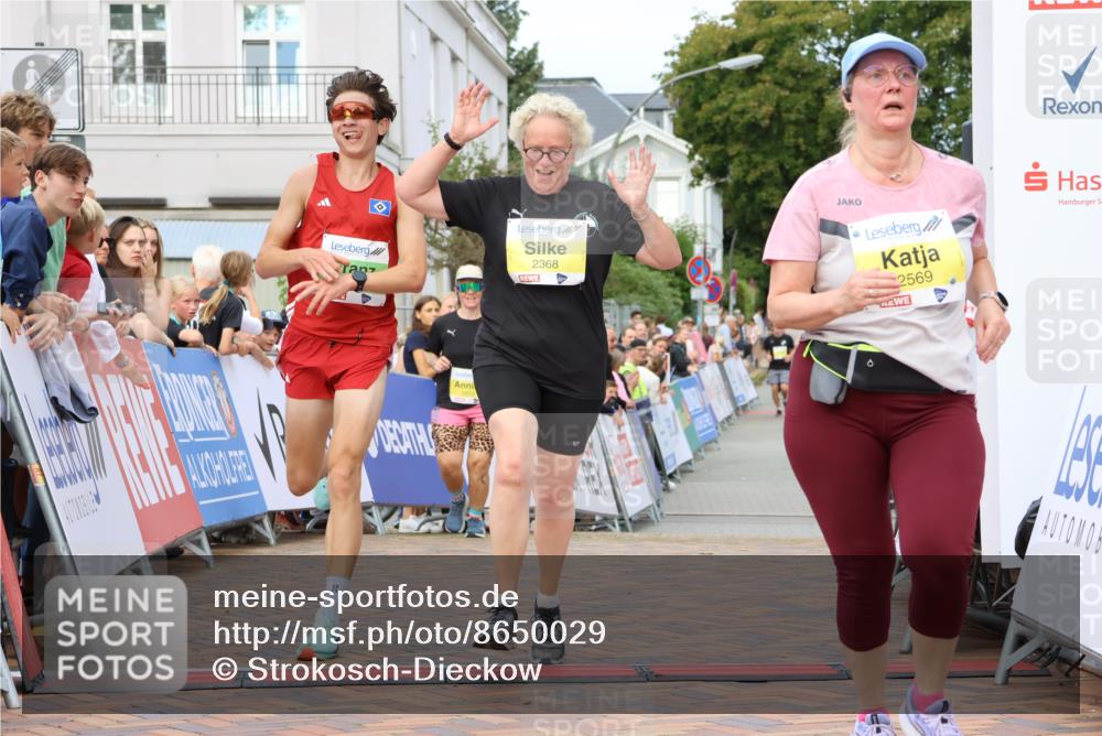 31.08.2025 - 21. Blankeneser Heldenlauf Strokosch-Dieckow http://msf.ph/oto/8650029 31.08.2025 10:39:35 Ziel 2569, 2613, 2460, 2368, 3544 meine-sportfotos.de