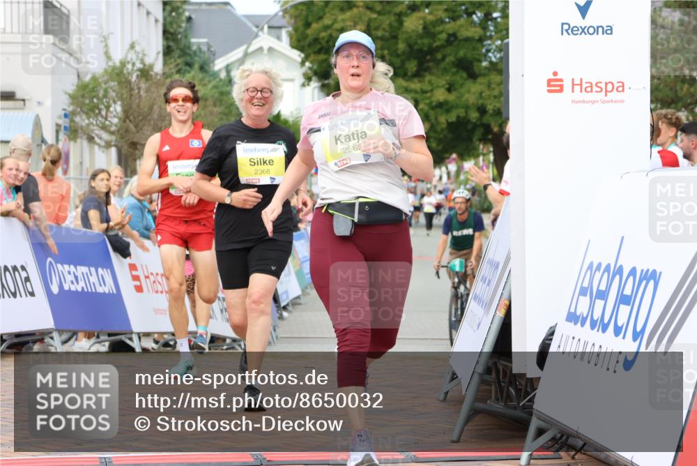 31.08.2025 - 21. Blankeneser Heldenlauf Strokosch-Dieckow http://msf.ph/oto/8650032 31.08.2025 10:39:34 Ziel 2569, 2613, 2460, 2368, 3544 meine-sportfotos.de