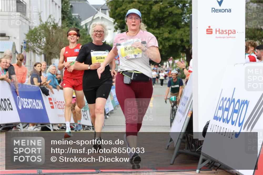 31.08.2025 - 21. Blankeneser Heldenlauf Strokosch-Dieckow http://msf.ph/oto/8650033 31.08.2025 10:39:34 Ziel 2569, 2613, 2460, 2368, 3544 meine-sportfotos.de