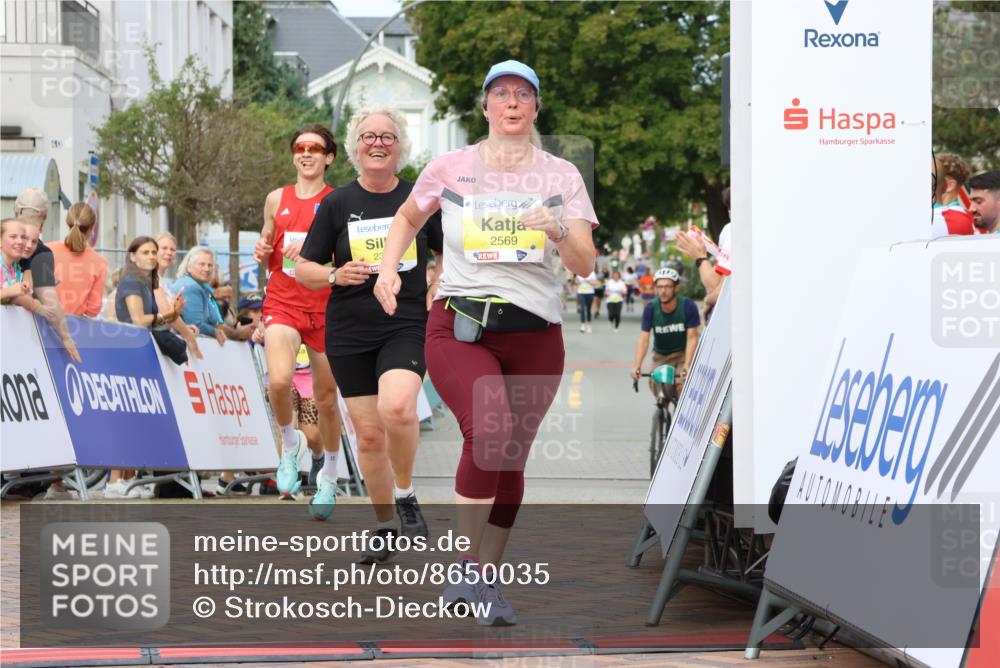 31.08.2025 - 21. Blankeneser Heldenlauf Strokosch-Dieckow http://msf.ph/oto/8650035 31.08.2025 10:39:34 Ziel 2569, 2613, 2460, 2368, 3544 meine-sportfotos.de