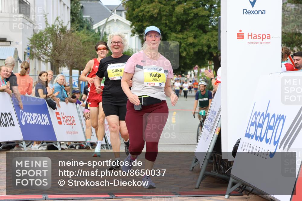 31.08.2025 - 21. Blankeneser Heldenlauf Strokosch-Dieckow http://msf.ph/oto/8650037 31.08.2025 10:39:34 Ziel 2569, 2613, 2460, 2368, 3544 meine-sportfotos.de