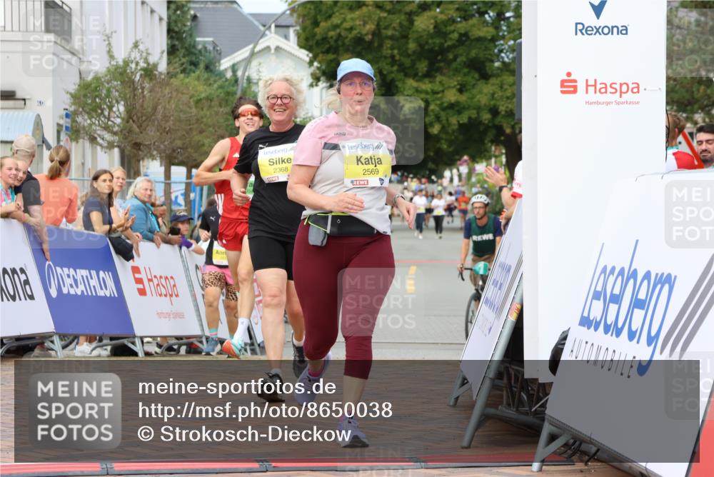 31.08.2025 - 21. Blankeneser Heldenlauf Strokosch-Dieckow http://msf.ph/oto/8650038 31.08.2025 10:39:34 Ziel 2569, 2613, 2460, 2368, 3544 meine-sportfotos.de