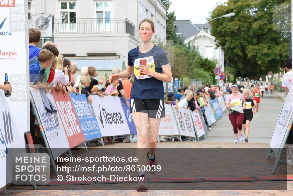 31.08.2025 - 21. Blankeneser Heldenlauf Strokosch-Dieckow http://msf.ph/oto/8650039 31.08.2025 10:39:29 Ziel 2707, 2460 meine-sportfotos.de