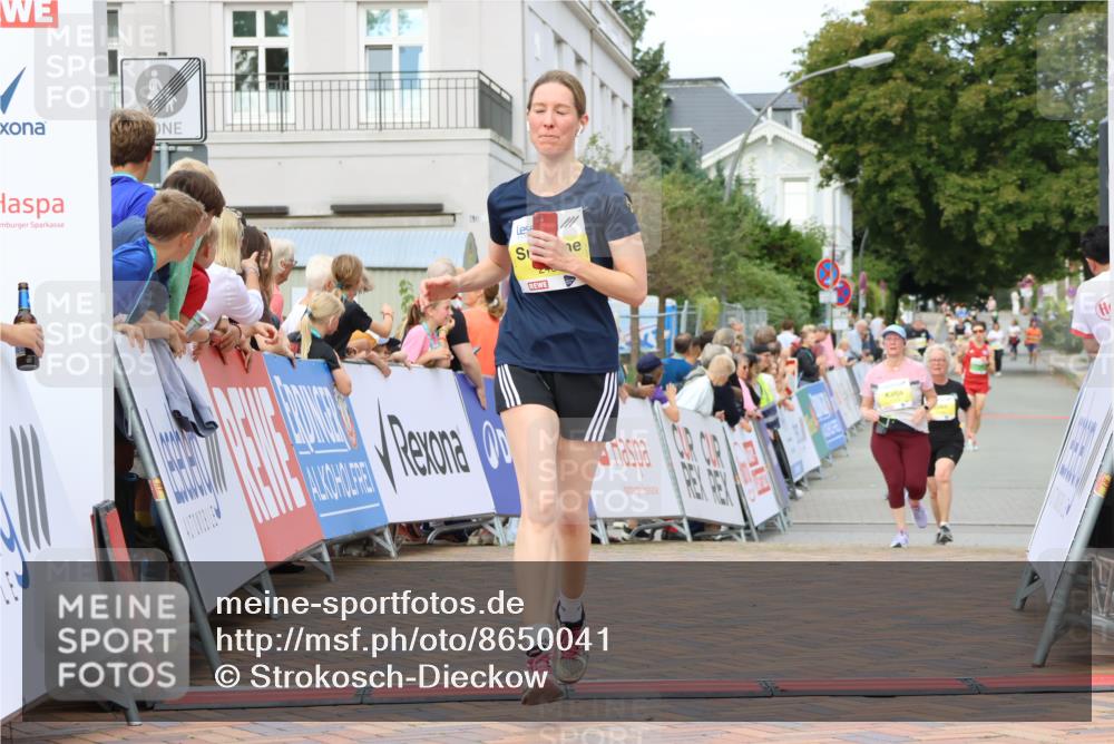 31.08.2025 - 21. Blankeneser Heldenlauf Strokosch-Dieckow http://msf.ph/oto/8650041 31.08.2025 10:39:29 Ziel 2707, 2460 meine-sportfotos.de