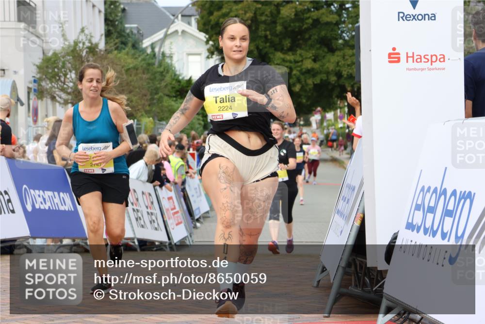 31.08.2025 - 21. Blankeneser Heldenlauf Strokosch-Dieckow http://msf.ph/oto/8650059 31.08.2025 10:39:16 Ziel 2137, 2224, 2704, 2189, 2747 meine-sportfotos.de