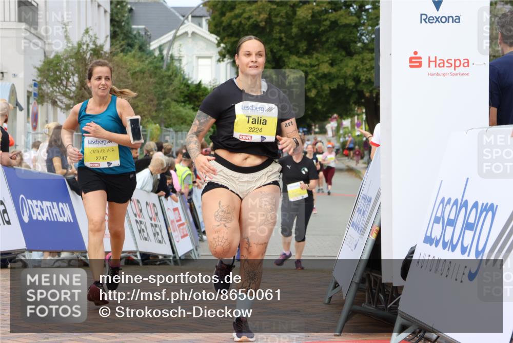 31.08.2025 - 21. Blankeneser Heldenlauf Strokosch-Dieckow http://msf.ph/oto/8650061 31.08.2025 10:39:16 Ziel 2137, 2224, 2704, 2189, 2747 meine-sportfotos.de