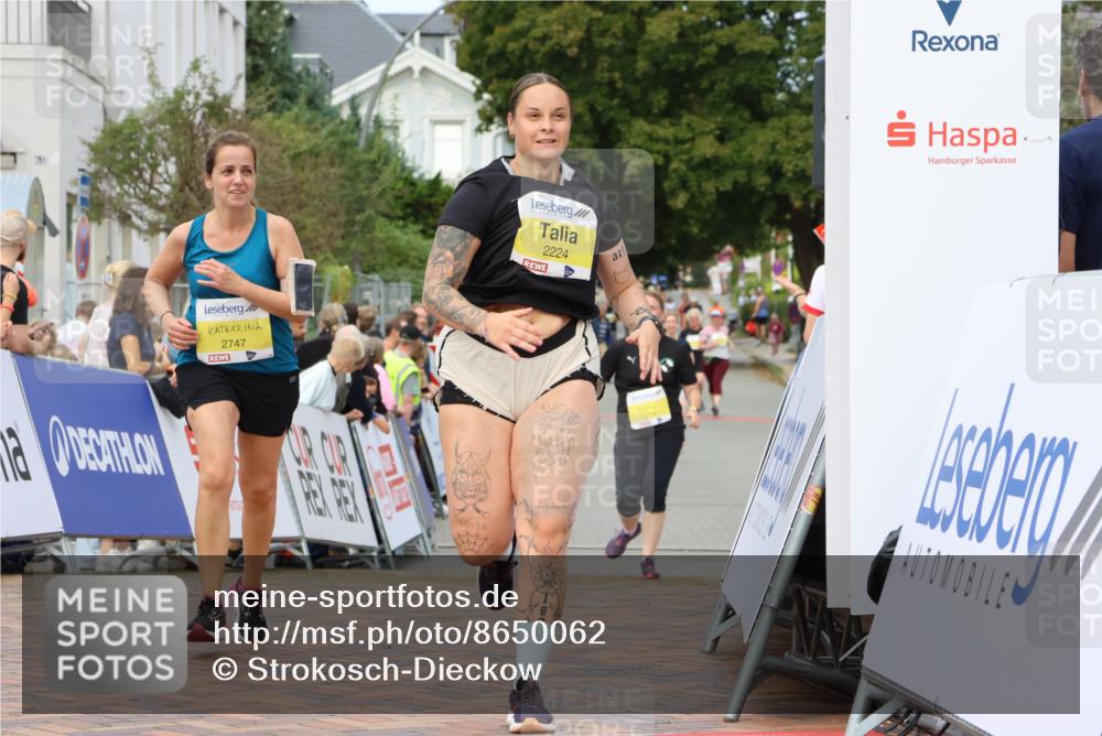 31.08.2025 - 21. Blankeneser Heldenlauf Strokosch-Dieckow http://msf.ph/oto/8650062 31.08.2025 10:39:16 Ziel 2137, 2224, 2704, 2189, 2747 meine-sportfotos.de