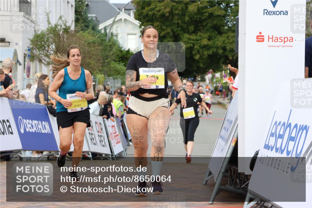 31.08.2025 - 21. Blankeneser Heldenlauf Strokosch-Dieckow http://msf.ph/oto/8650064 31.08.2025 10:39:16 Ziel 2137, 2224, 2704, 2189, 2747 meine-sportfotos.de