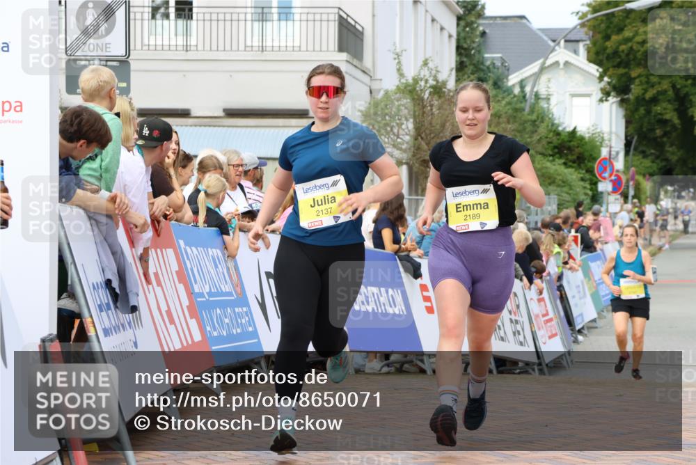 31.08.2025 - 21. Blankeneser Heldenlauf Strokosch-Dieckow http://msf.ph/oto/8650071 31.08.2025 10:39:12 Ziel 2137, 2224, 2189 meine-sportfotos.de