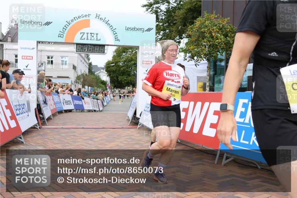 31.08.2025 - 21. Blankeneser Heldenlauf Strokosch-Dieckow http://msf.ph/oto/8650073 31.08.2025 10:39:01 Ziel 2276, 2330, 2084, 2085, 2506, 2499 meine-sportfotos.de