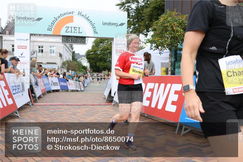 31.08.2025 - 21. Blankeneser Heldenlauf Strokosch-Dieckow http://msf.ph/oto/8650074 31.08.2025 10:39:01 Ziel 2276, 2330, 2084, 2085, 2506, 2499 meine-sportfotos.de