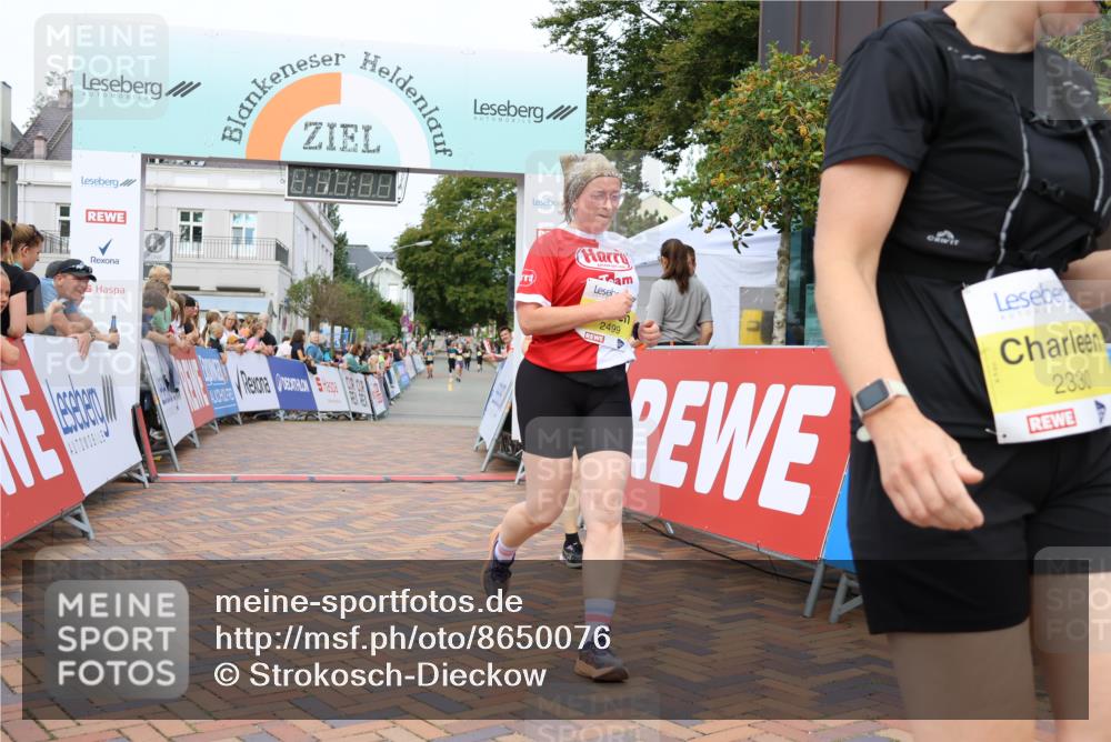 31.08.2025 - 21. Blankeneser Heldenlauf Strokosch-Dieckow http://msf.ph/oto/8650076 31.08.2025 10:39:01 Ziel 2276, 2330, 2084, 2085, 2506, 2499 meine-sportfotos.de