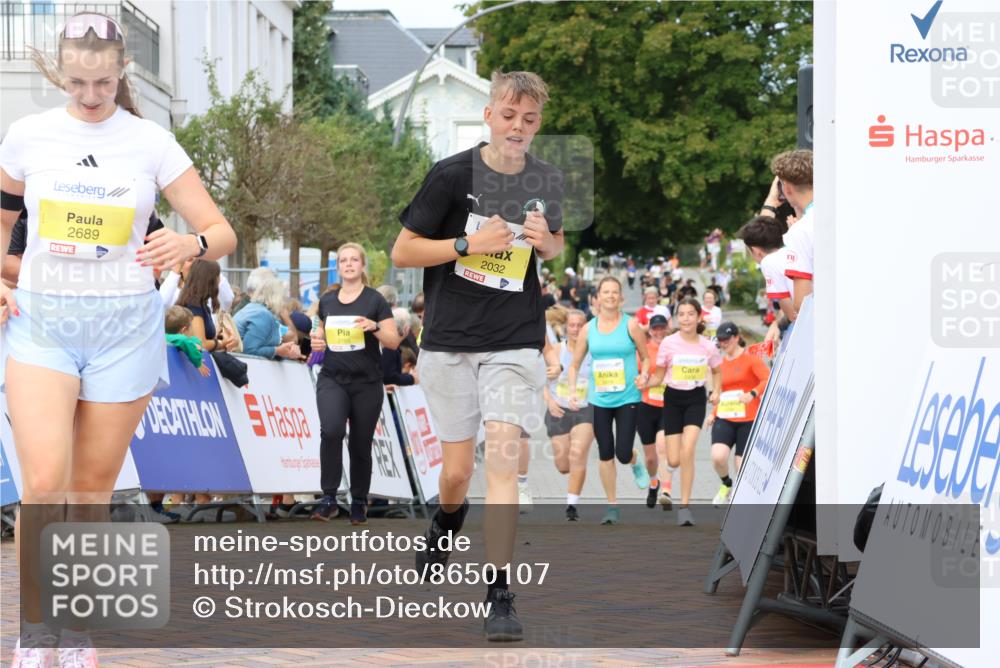 31.08.2025 - 21. Blankeneser Heldenlauf Strokosch-Dieckow http://msf.ph/oto/8650107 31.08.2025 10:38:48 Ziel 2165, 2163, 2436, 2414, 2308, 2689, 2032 meine-sportfotos.de