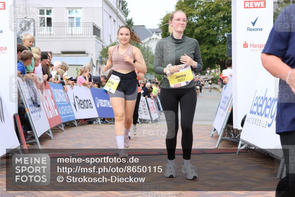 31.08.2025 - 21. Blankeneser Heldenlauf Strokosch-Dieckow http://msf.ph/oto/8650115 31.08.2025 10:38:28 Ziel 2265, 2657, 2038, 2093, 2590 meine-sportfotos.de