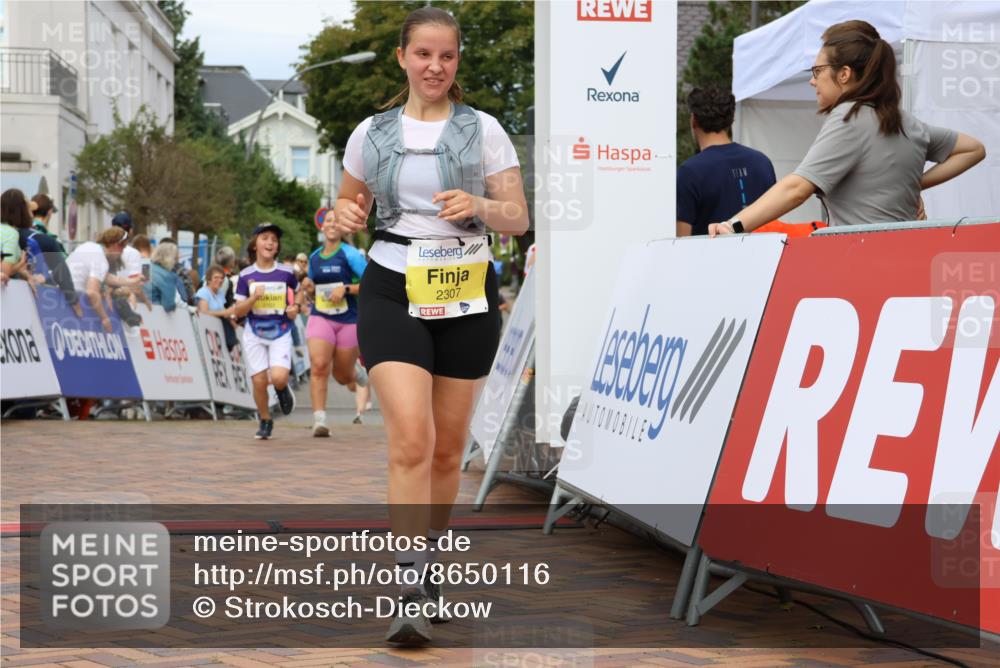 31.08.2025 - 21. Blankeneser Heldenlauf Strokosch-Dieckow http://msf.ph/oto/8650116 31.08.2025 10:31:15 Ziel 2437, 2324, 2147, 2121, 2307, 2399, 2103 meine-sportfotos.de