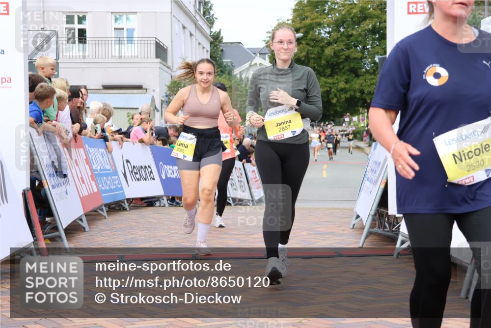 31.08.2025 - 21. Blankeneser Heldenlauf Strokosch-Dieckow http://msf.ph/oto/8650120 31.08.2025 10:38:28 Ziel 2265, 2657, 2038, 2093, 2590 meine-sportfotos.de